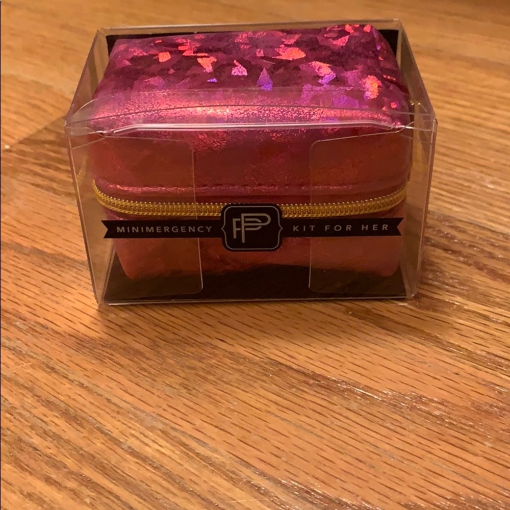Pinch Provisions Minimergency Kit